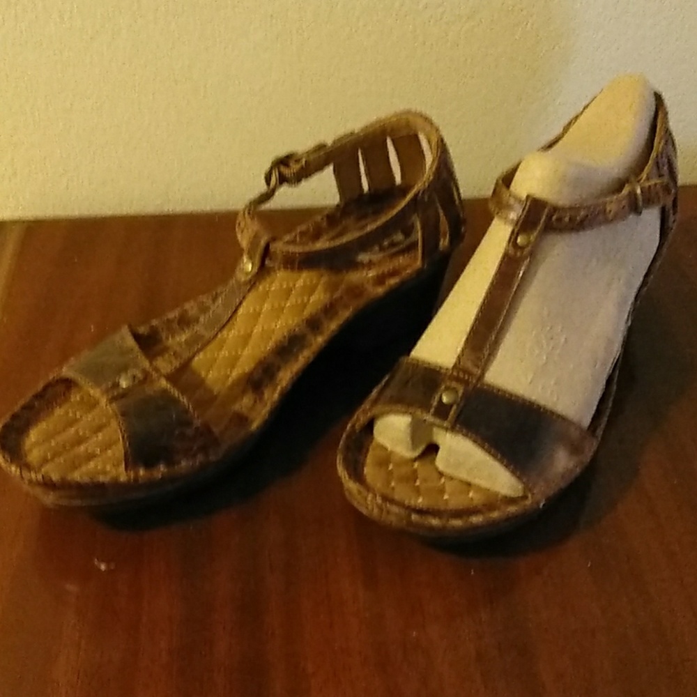 Ariat distressed leather shoes